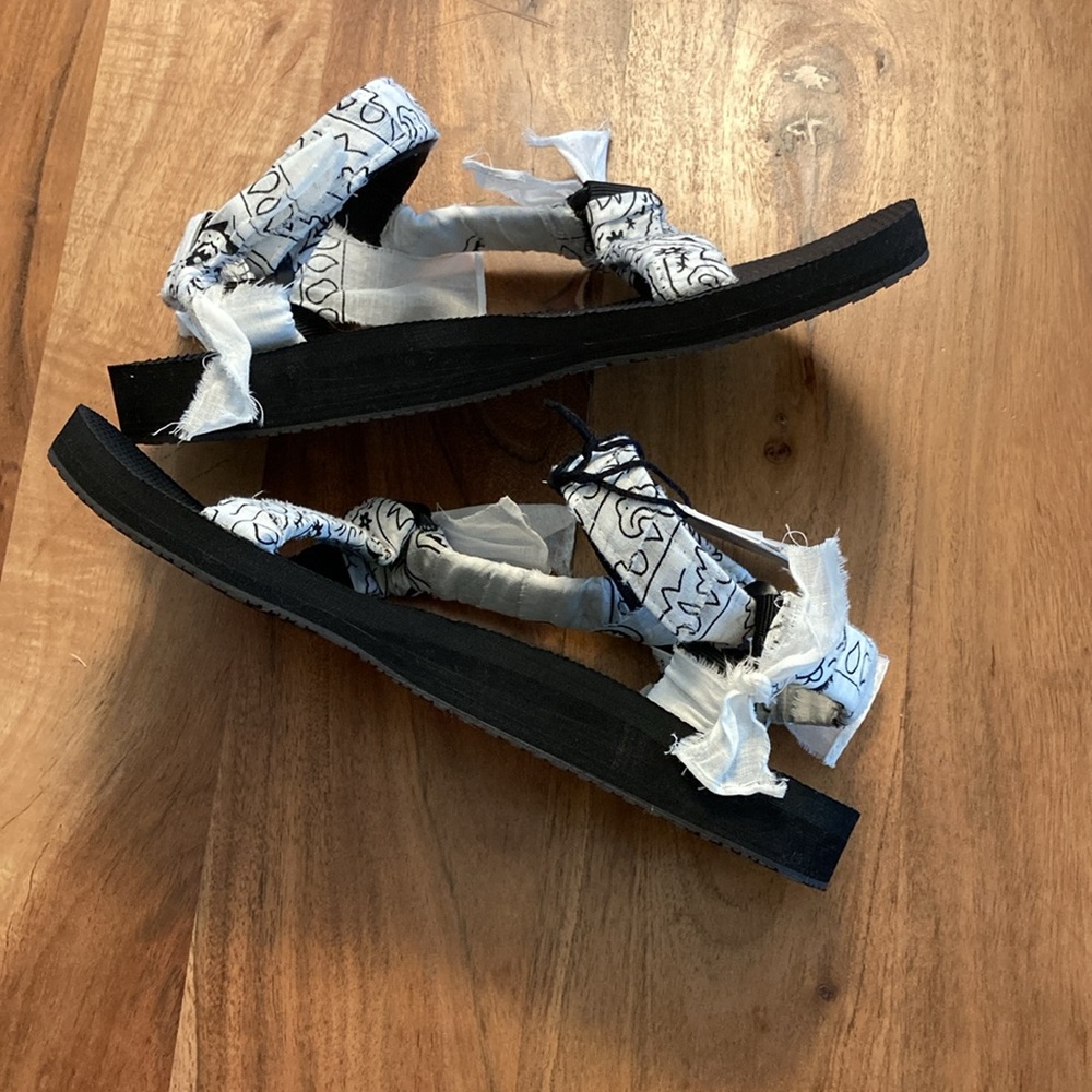 NWT Arizona Love Trekky White Bandana Sandal - Picture 6 of 15